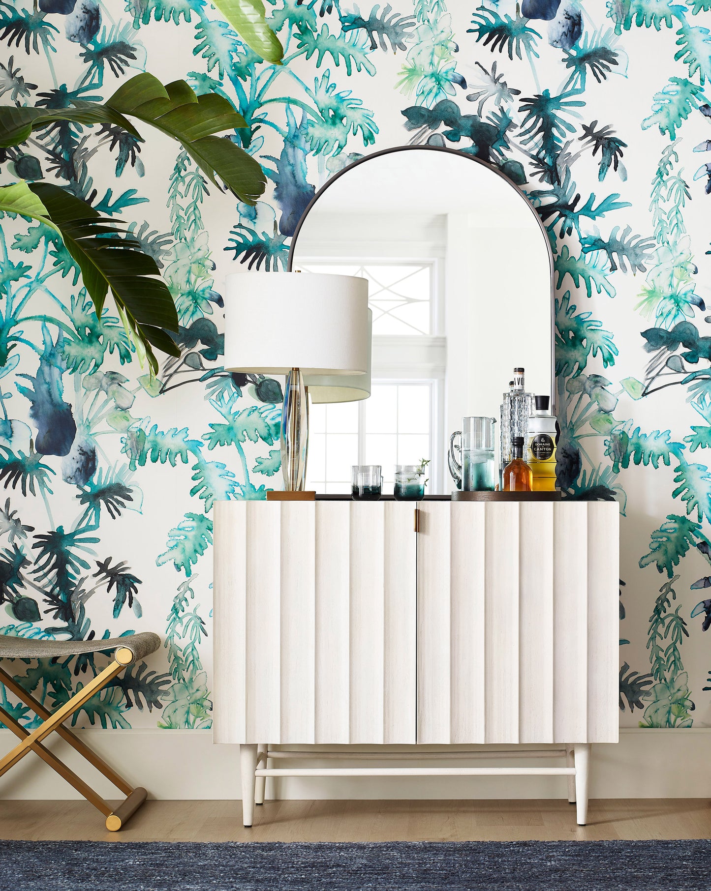 A blue and white Topiary Wallpaper with a botanical pattern in a living room