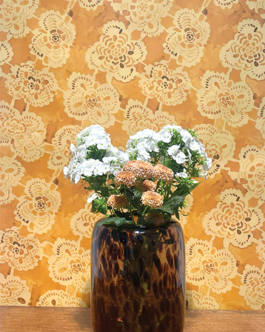 The watercolor Margherita pattern is a medium-sized repeat wallpaper. Limoncello is a palette of warm yellow.