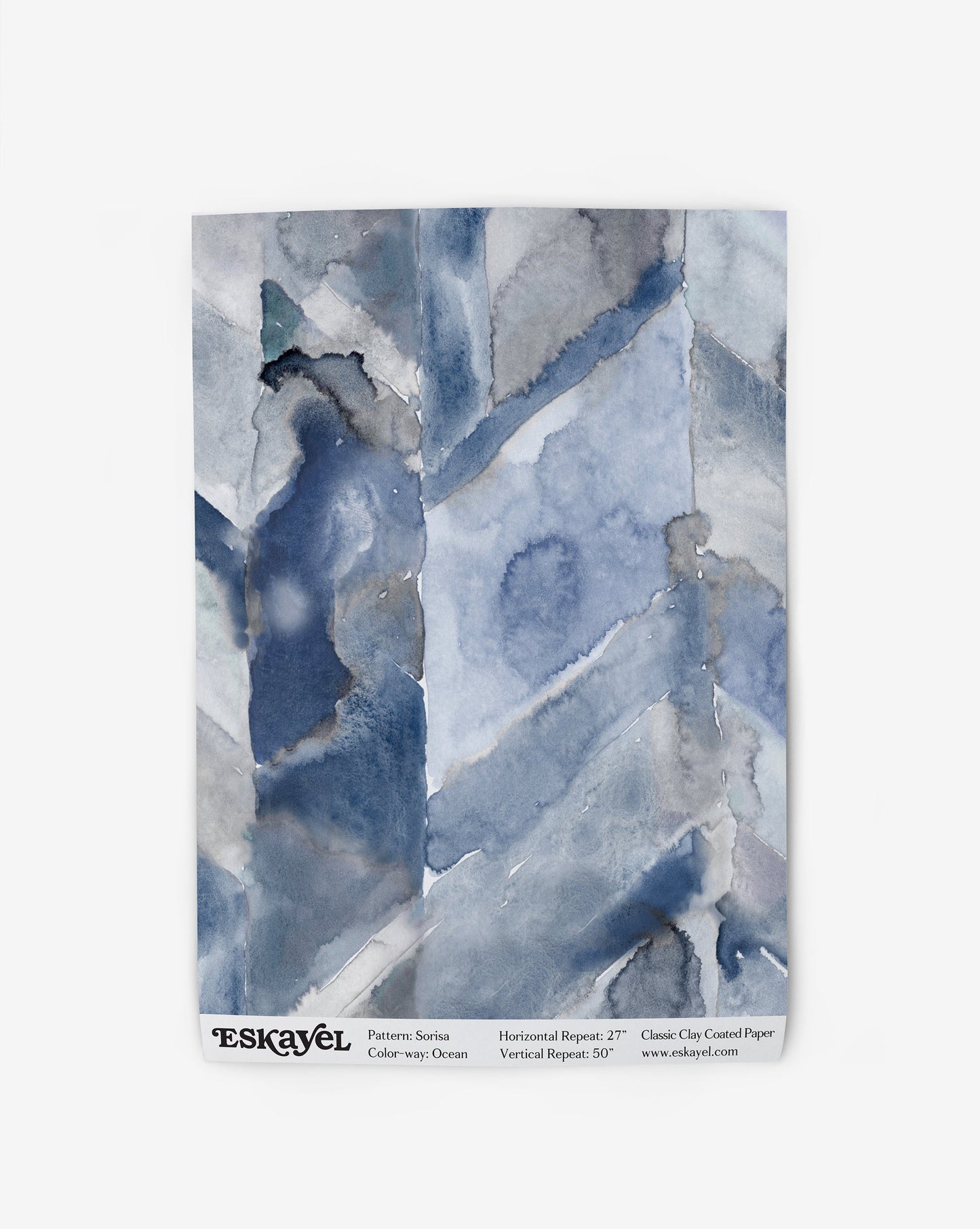 A Sorisa Wallpaper Ocean enhances the beauty of a blue and white watercolor painting