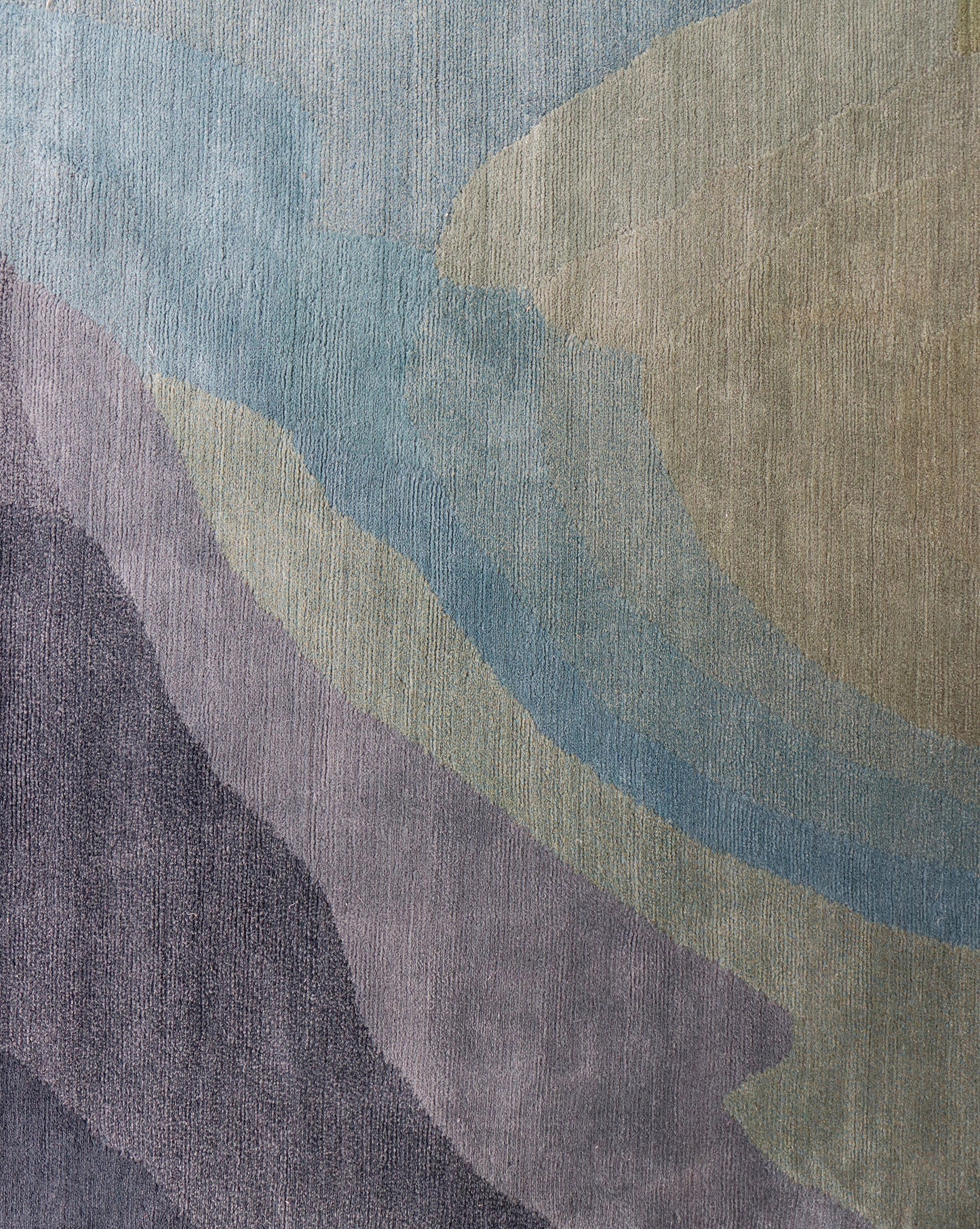 Experience the chromatic beauty of nature in the Progressions Hand Knotted Rug 5' x 8' Thalassa colorway of our hand-knotted rug collection