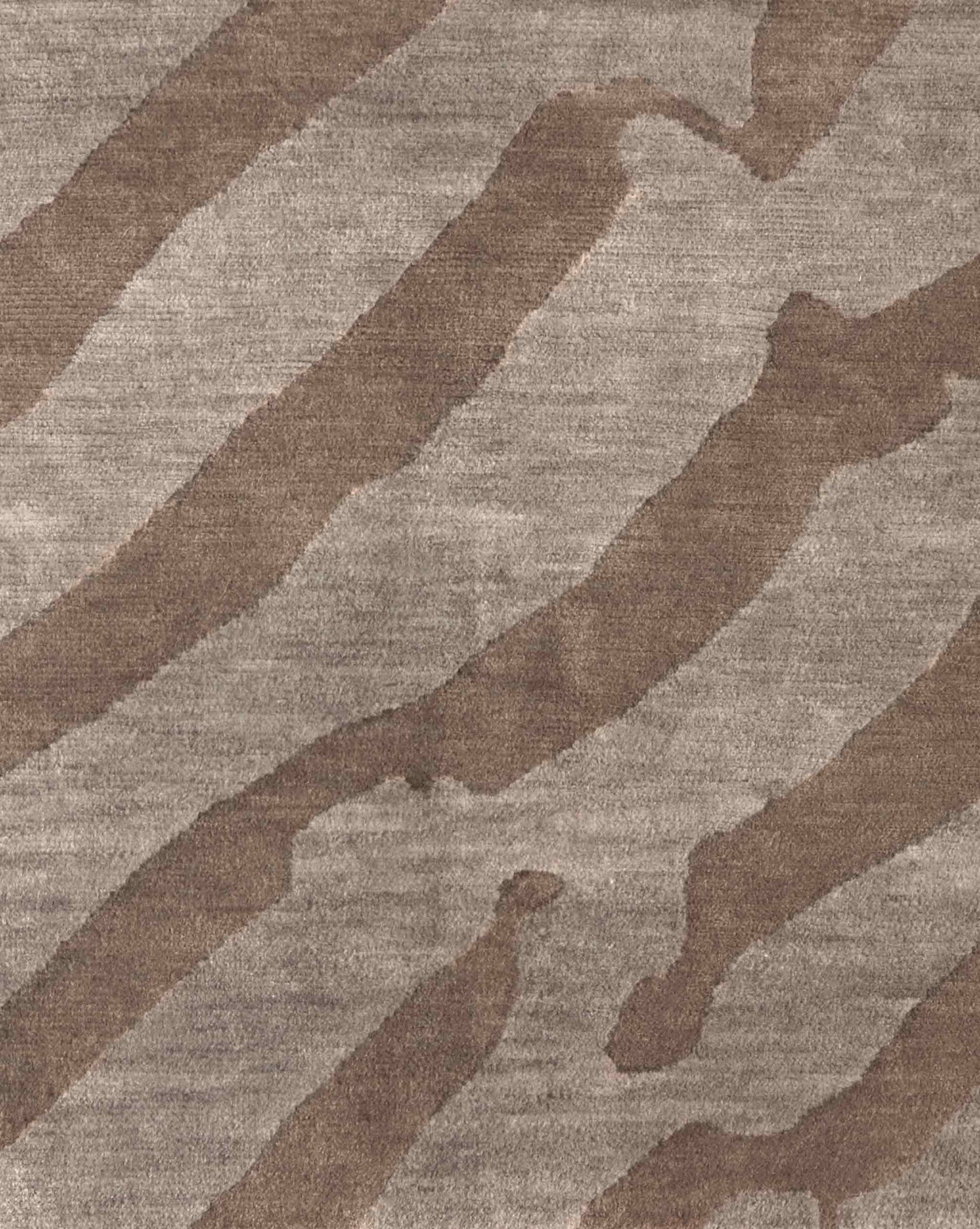 A close up image of the Sand Lines rug in Earth.