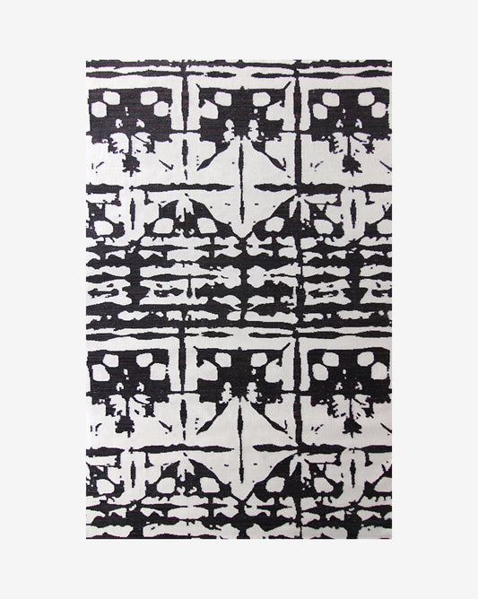 A Banda Flatweave Rug Black And White with geometric designs