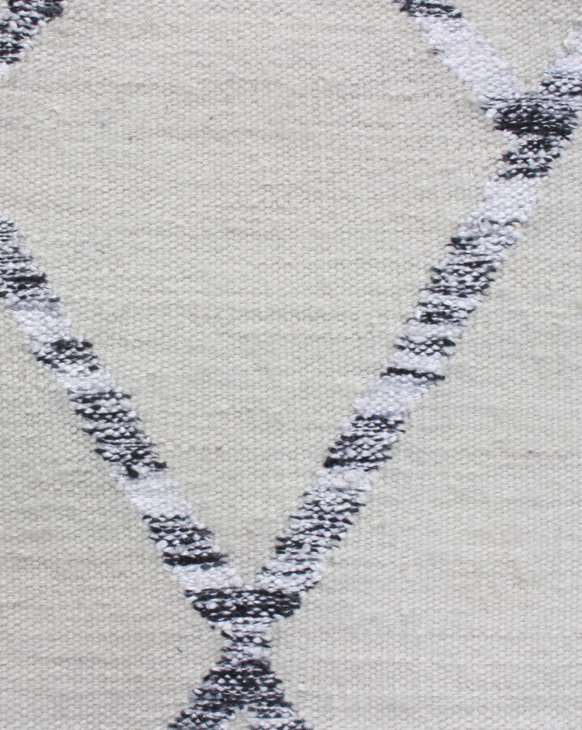 A Peaks Flatweave Rug Snow with a diamond pattern