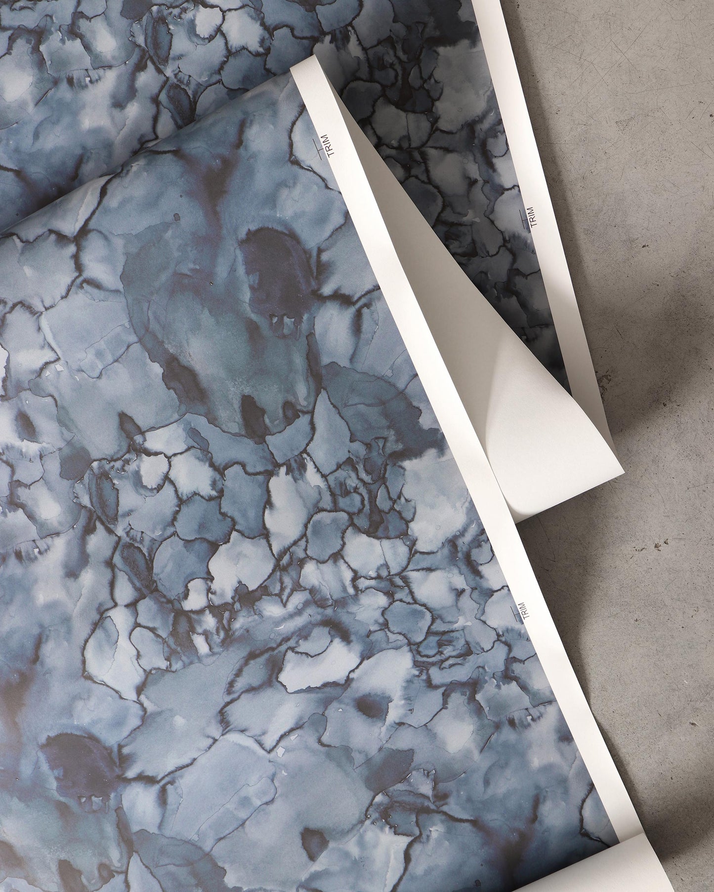 A blue and white flower patterned Aquarelle Wallpaper Ocean luxury wallpaper