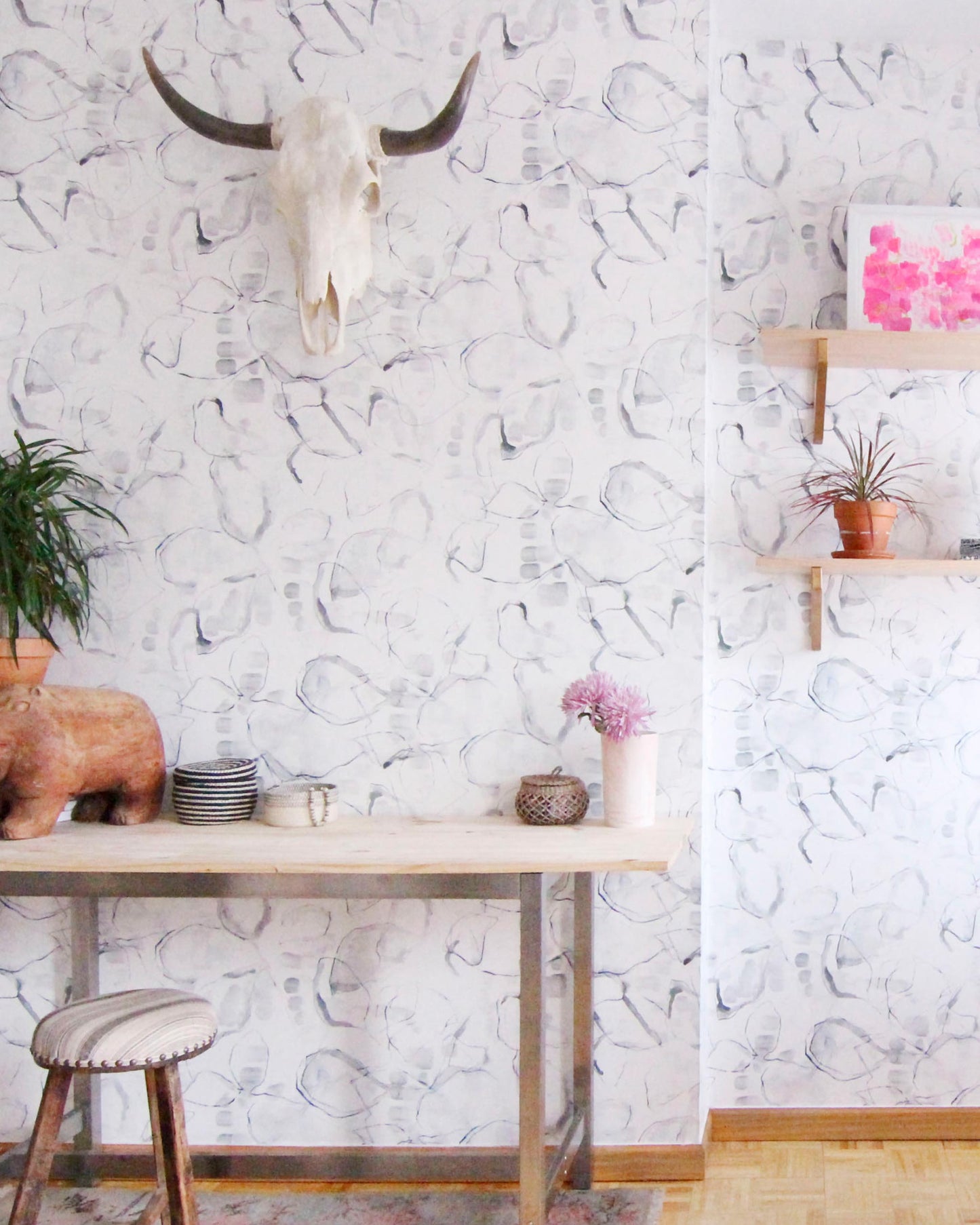 A room with a Canopy Wallpaper Flint over the bed