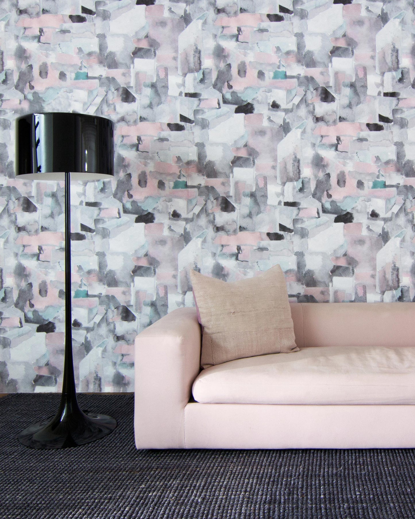 A pink Medina Wallpaper Duomo in a living room