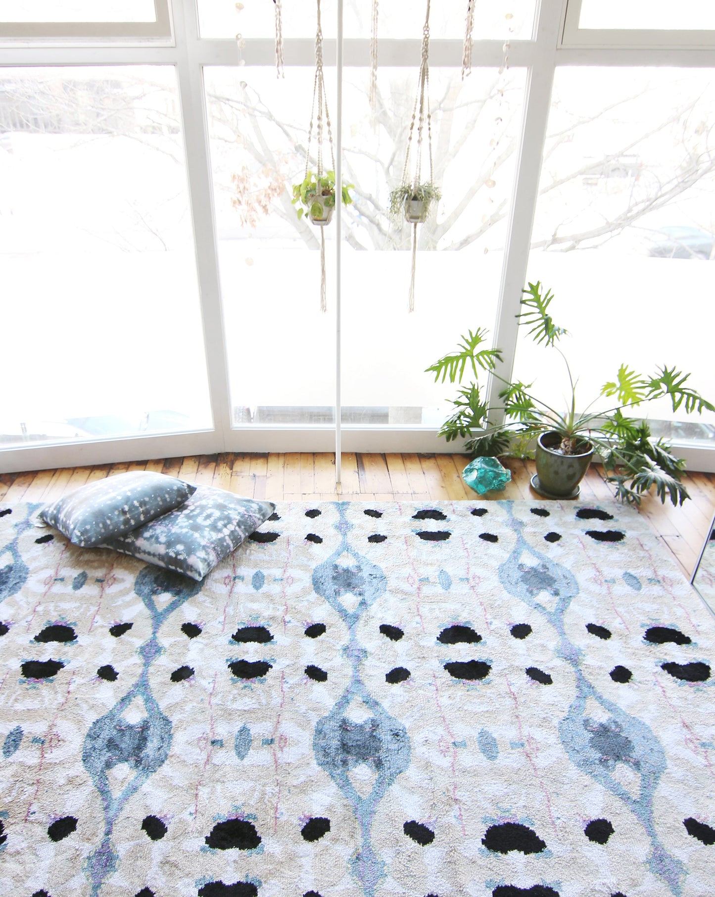 A Galileo Glass Hand Knotted Rug Slate in a room with a window