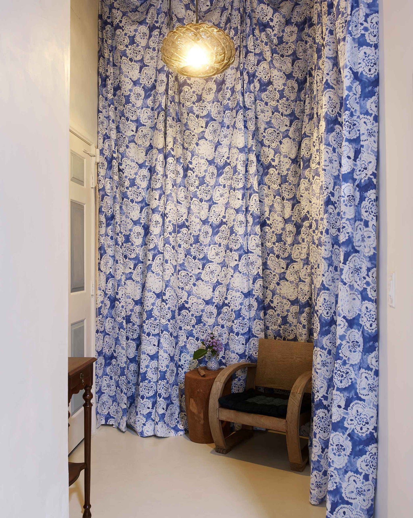 Margherita is a floral pattern that was inspired by heirloom Italian lace. The medium-sized repeat fabric in blue.