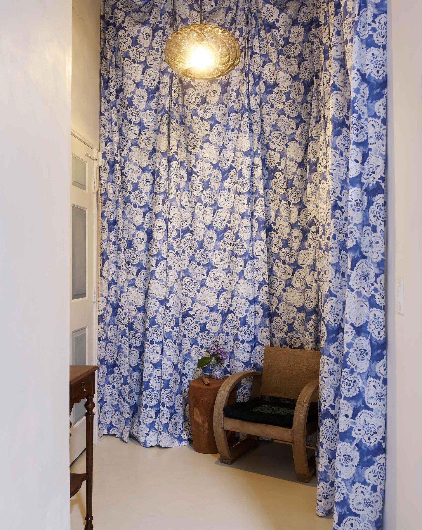 Margherita is a floral pattern that was inspired by heirloom Italian lace. The medium-sized repeat fabric in blue.