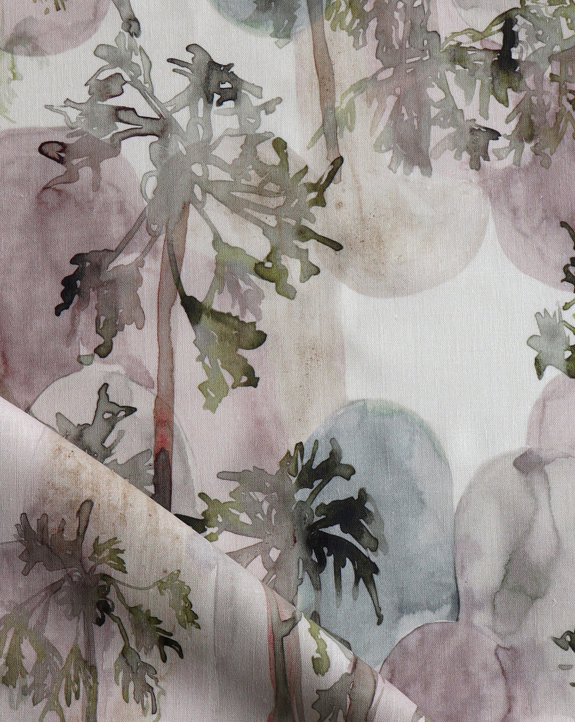 Featuring watercolor studies of a tropical tree, Papaya Arc fabric in our Dusk colorway juxtaposes avocado green with muted pinks.