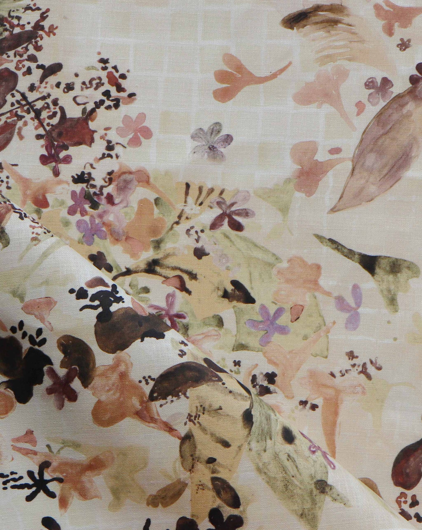 Pétalos Fabric Solar — ink-wash artwork of blooms and foliage blown by the wind into a swimming pool provided the starting point of this pattern. Solar is a botanical using a palette of earthy toned foliage on a warm background | Eskayel