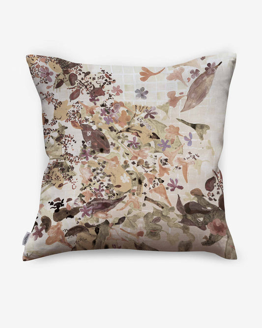 Eskayel Pétalos pillows in the Solar colorway offer a palette of warm, earthy tones. 