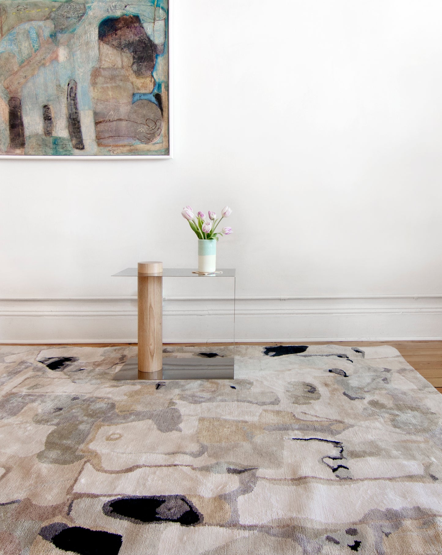 A hand-knotted Medina Blanca rug in a room showcasing the influence of Medina and Marrakesh roofs, with a painting on the wall | Eskayel