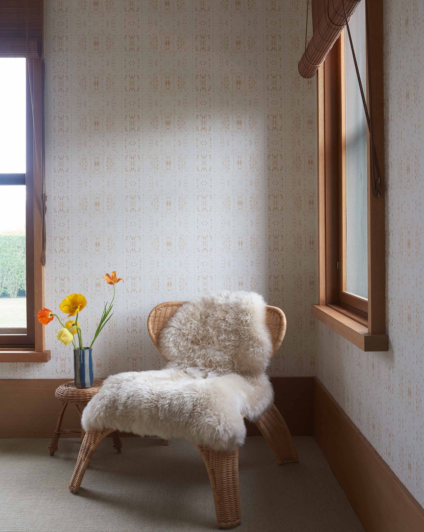 Eskayel's Omaha Kinship Wallpaper in the colorway Flax installed in a room with warm wooden furniture accents.