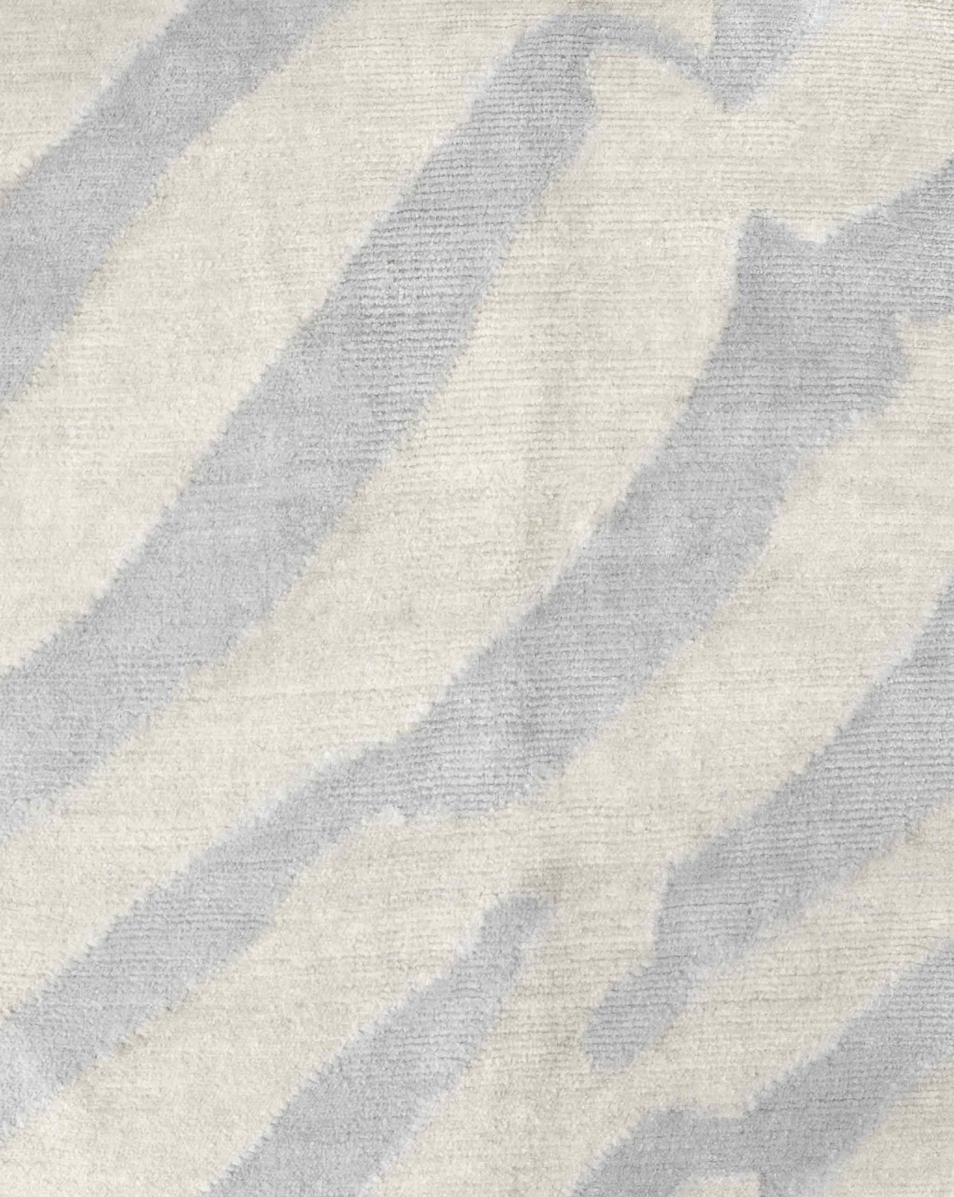 A close up image of the Sand Lines rug in Sand.
