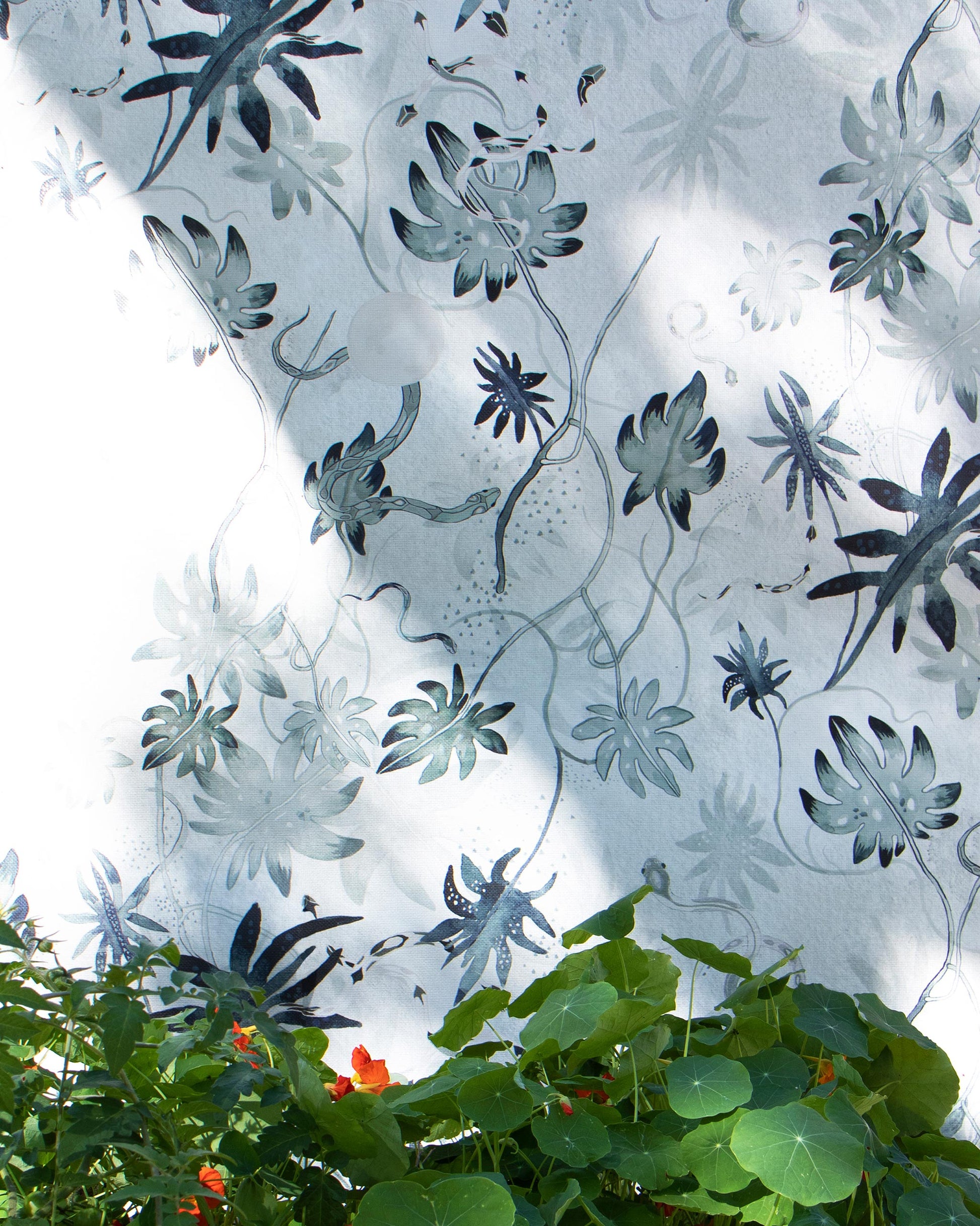 A wall with a lot of flowers, inspired by chinoiserie, Edera Paperweave Ice, and the Eskayel collaboration