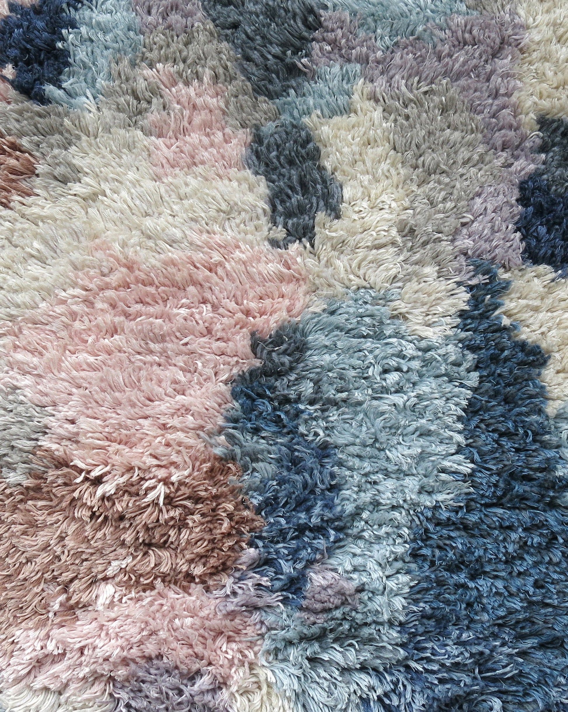 https://eskayel.com/cdn/shop/products/silk-wool-handknotted-rug-balboa-multi-color-eskayel-detail-web.jpg?v=1679696327&width=1946