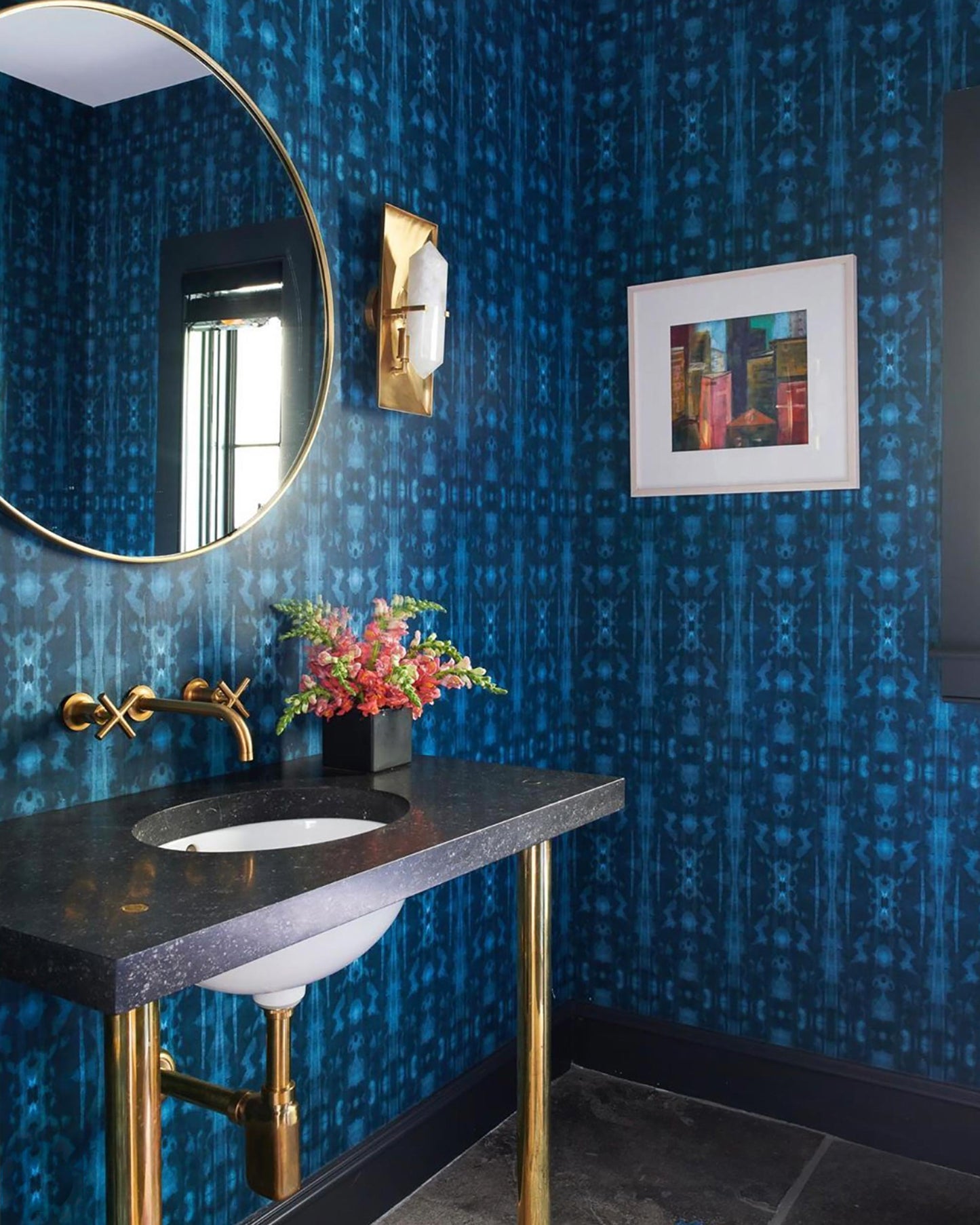 A bathroom with luxury Biami Wallpaper Night featuring a Biami pattern and a high-end fabric gold mirror