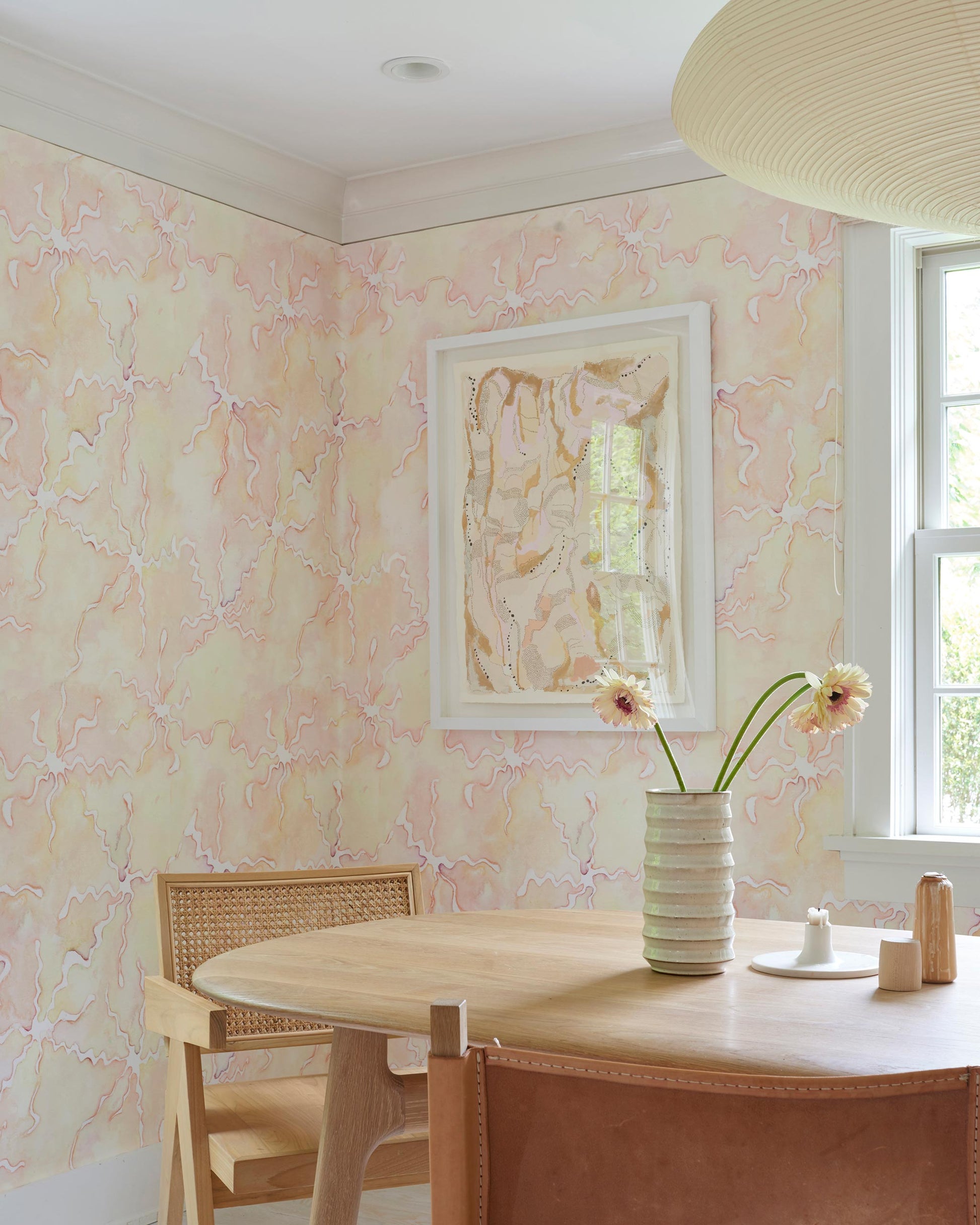 A dining room with high-end Pecosa Wallpaper Sol and a wooden table