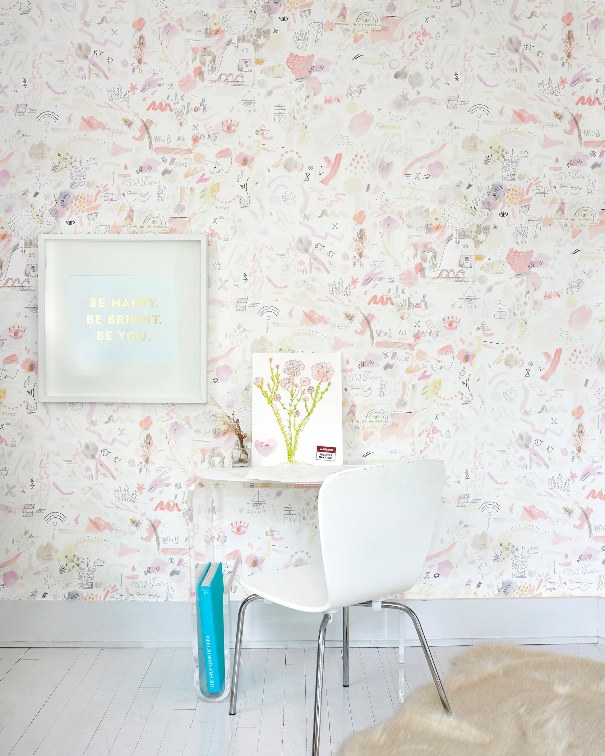 A child's room with a pink and white Vol de Nuit Wallpaper||Sunshine.